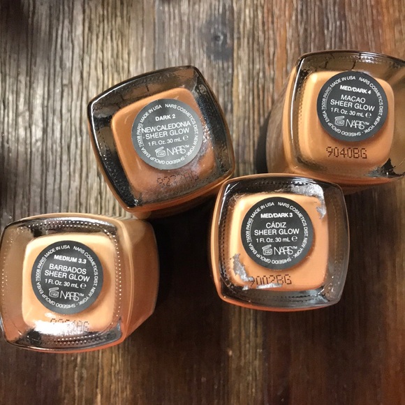 NARS Sheer Glow Foundation - Picture 3 of 4